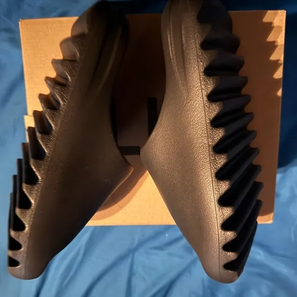 Adidas Yeezy Slide in Onyx