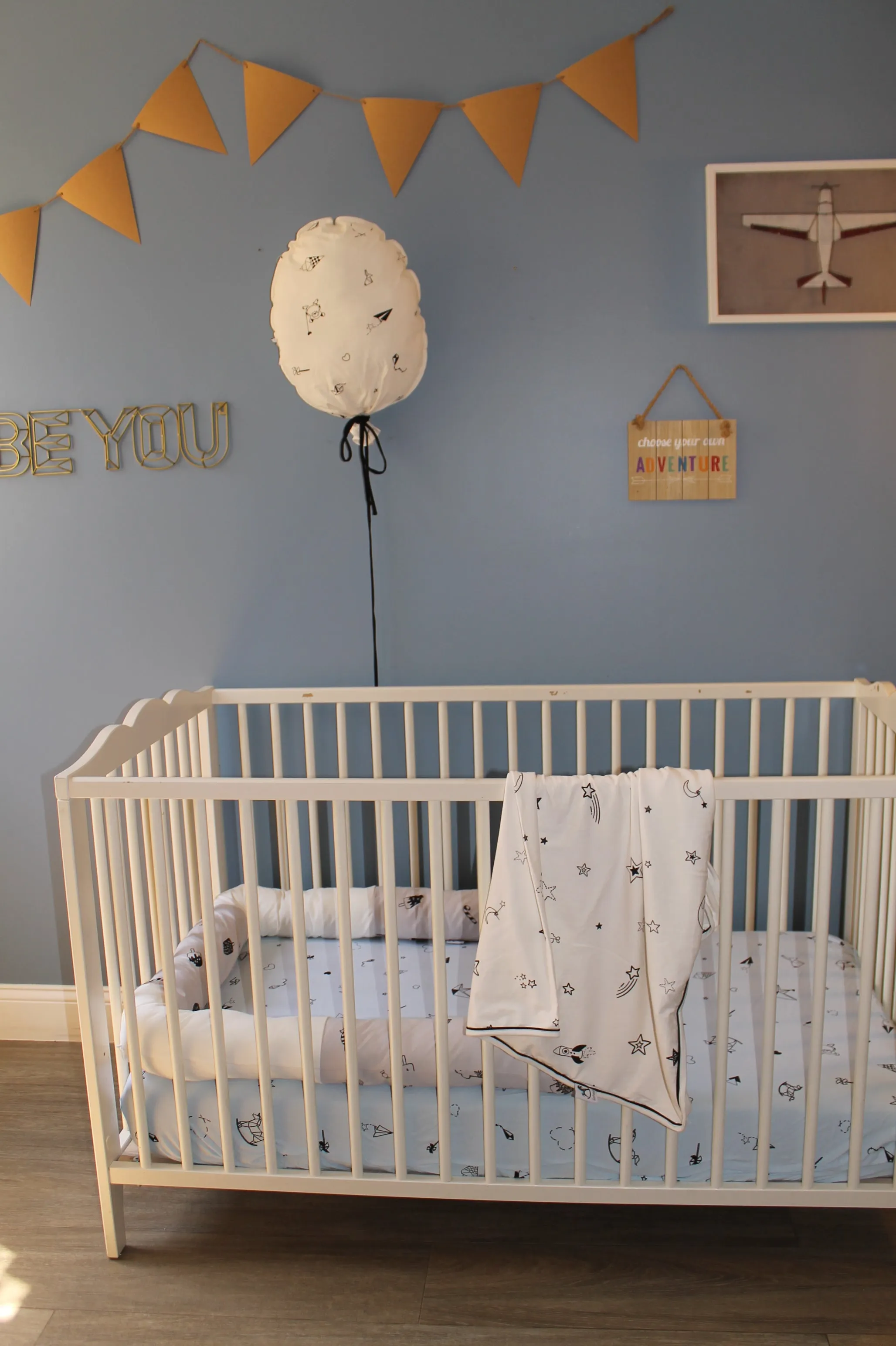 Balloon pillow- wall decoration