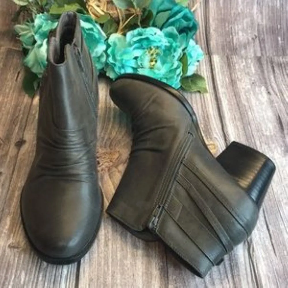 BARETRAPS Reid Dark Grey Bootie 9.5M