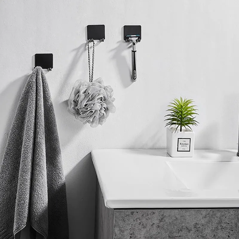 Black & Chic Metal Holder