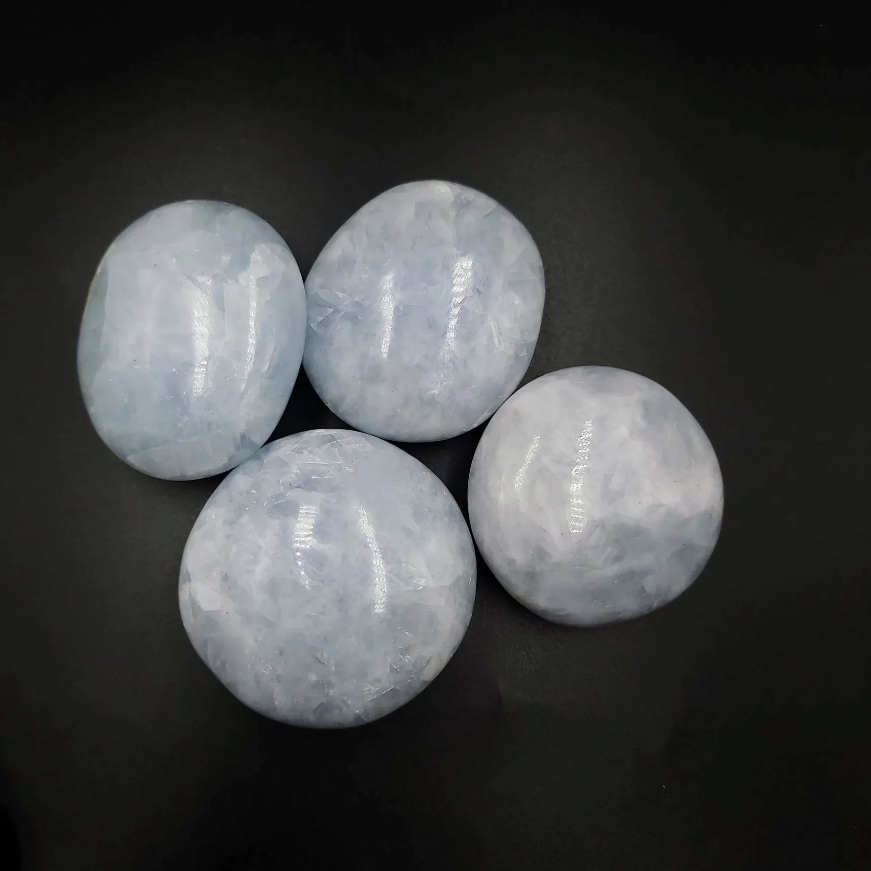 Celestite Palm Stone Gallet