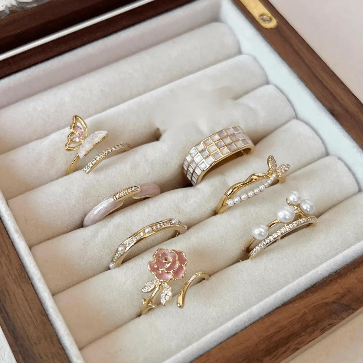 Chic Floral Butterfly Pearl Ring Set