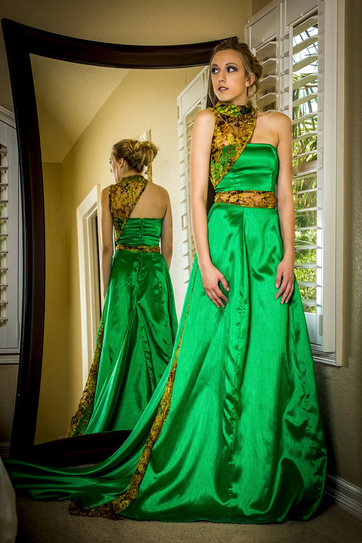 Chic One Sleeve Gown in Green