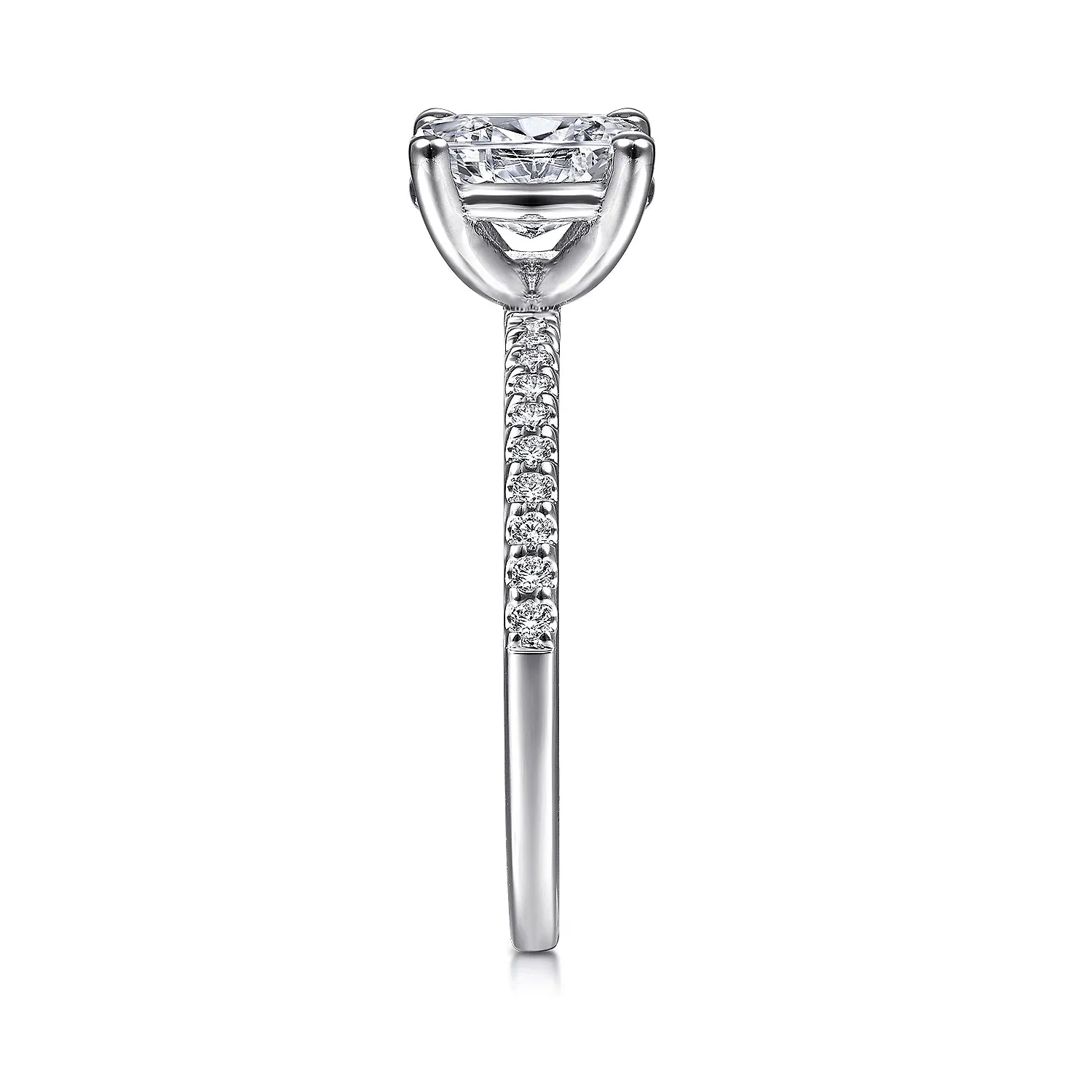 Chic Straight Oval Cut Diamond Engagement Ring Mounting