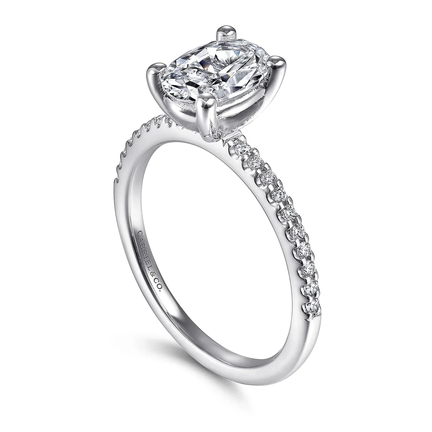Chic Straight Oval Cut Diamond Engagement Ring Mounting