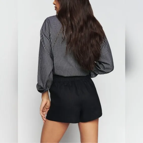 Reformation Mila 100% Linen Pull On Relaxed Short in Black size M