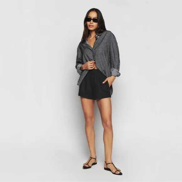 Reformation Mila 100% Linen Pull On Relaxed Short in Black size M