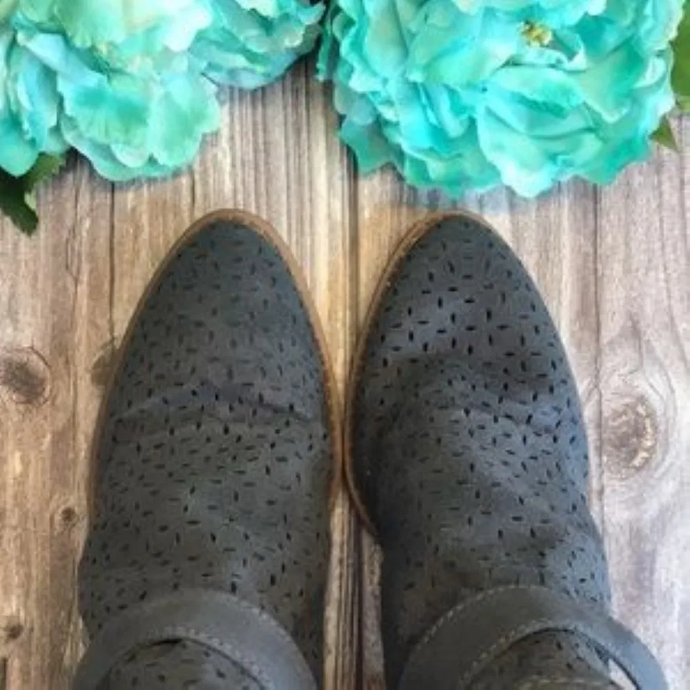 SUGAR Temper Slate Blue Oile Booties 7.5M