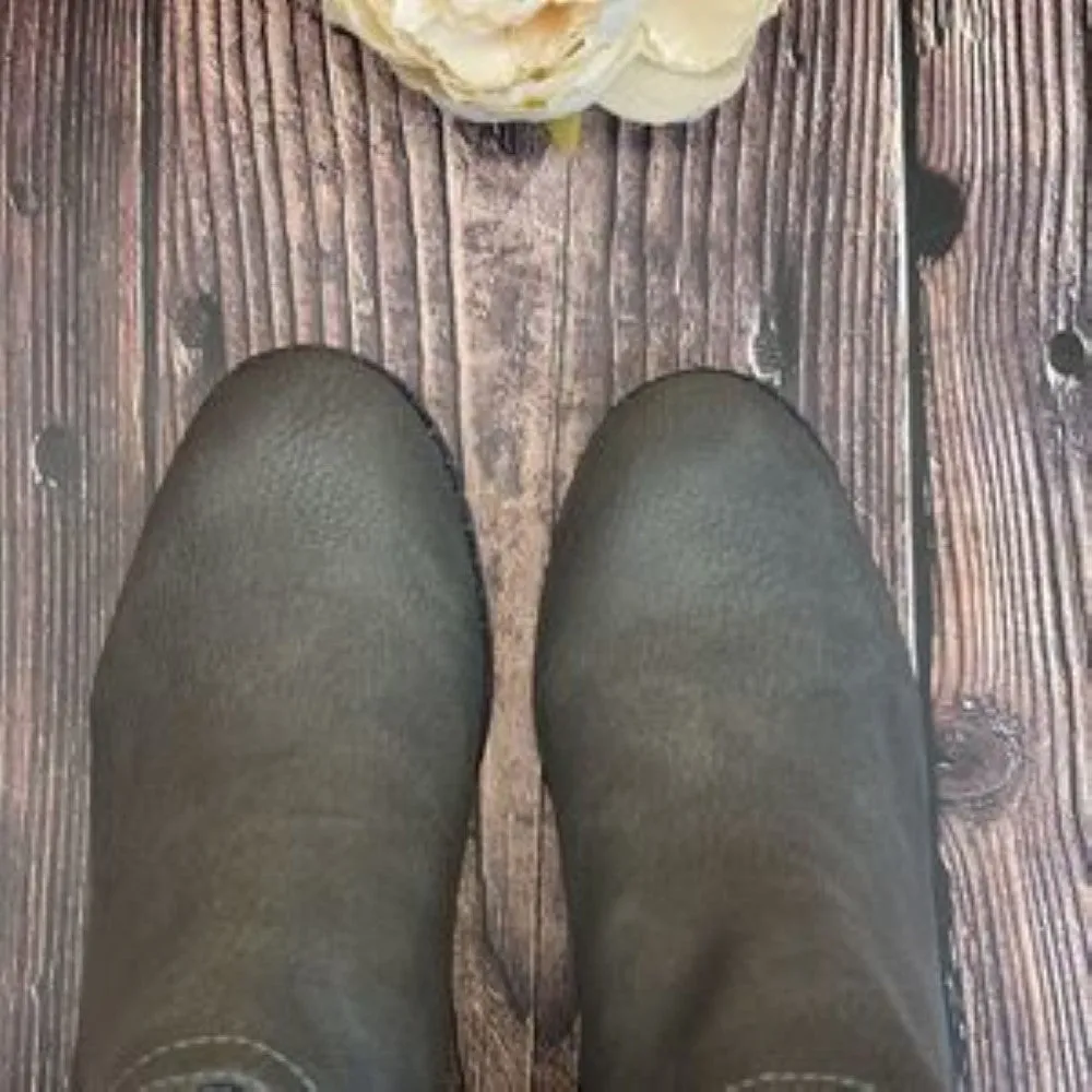 Sun   Stone Gray Cadee Ankle Booties 10