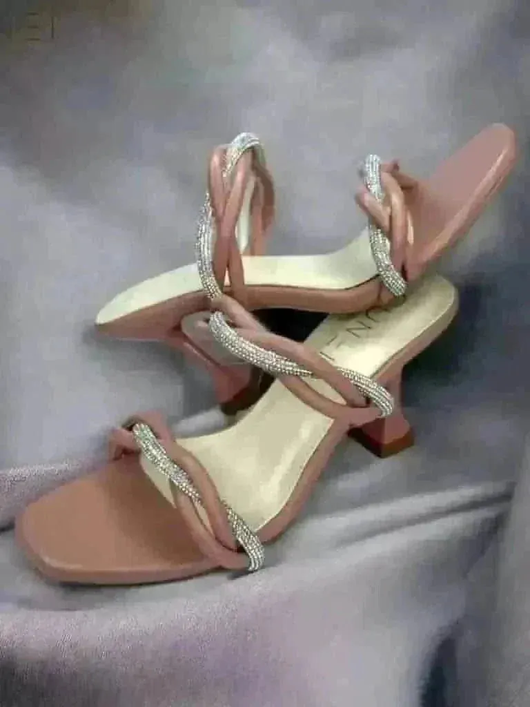 Twist in Tan Heels