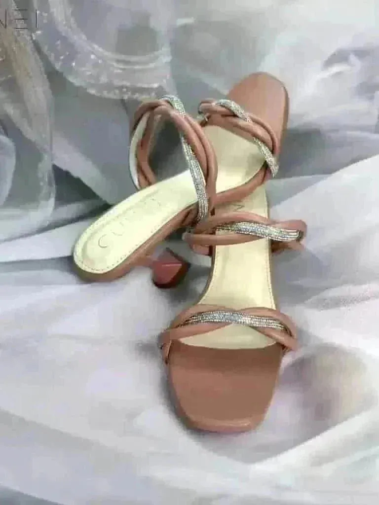 Twist in Tan Heels