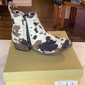 Very G Chisel Booties in Cowhide